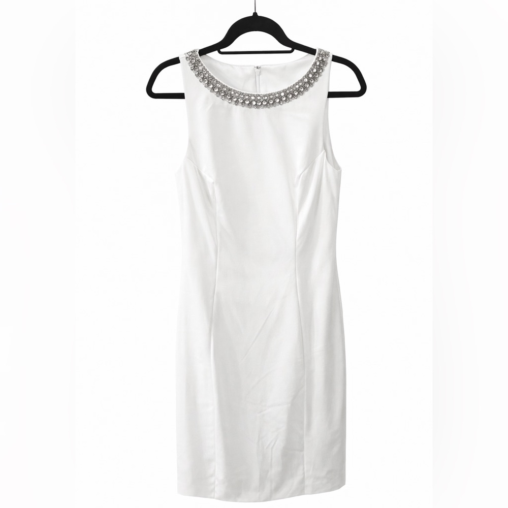 Mac Duggal NWT Size 8 Fitted White Mini Dress with Jewel Neckline